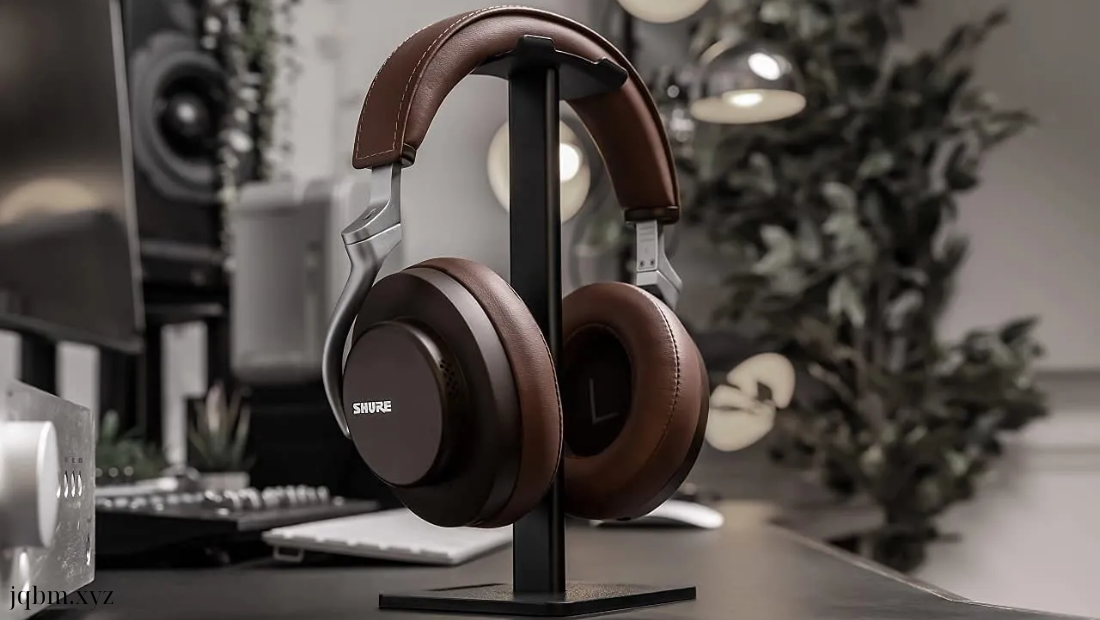 Noise-canceling wireless headphones